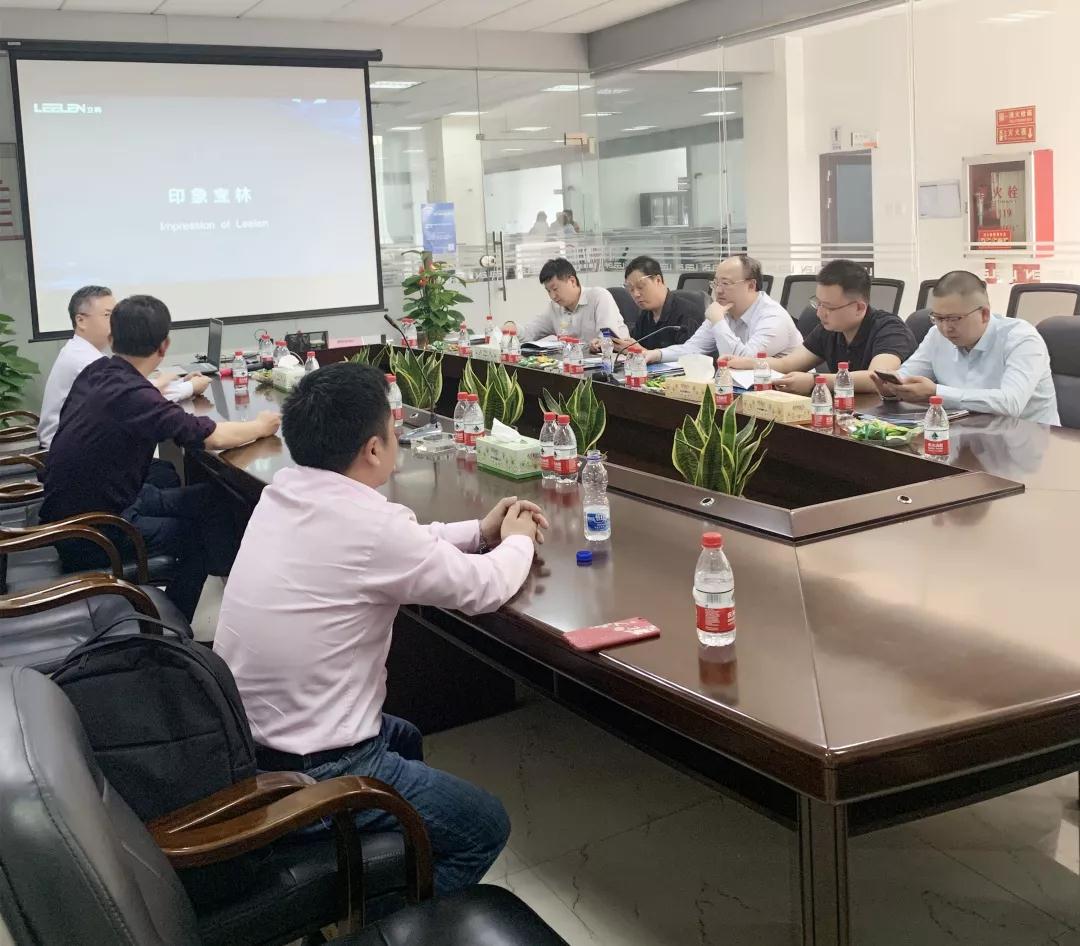 Şangay teknik savunma ofisinin sıcak karşılama liderleri ziyaret edecek LEELEN araştırma ve Muayene için 