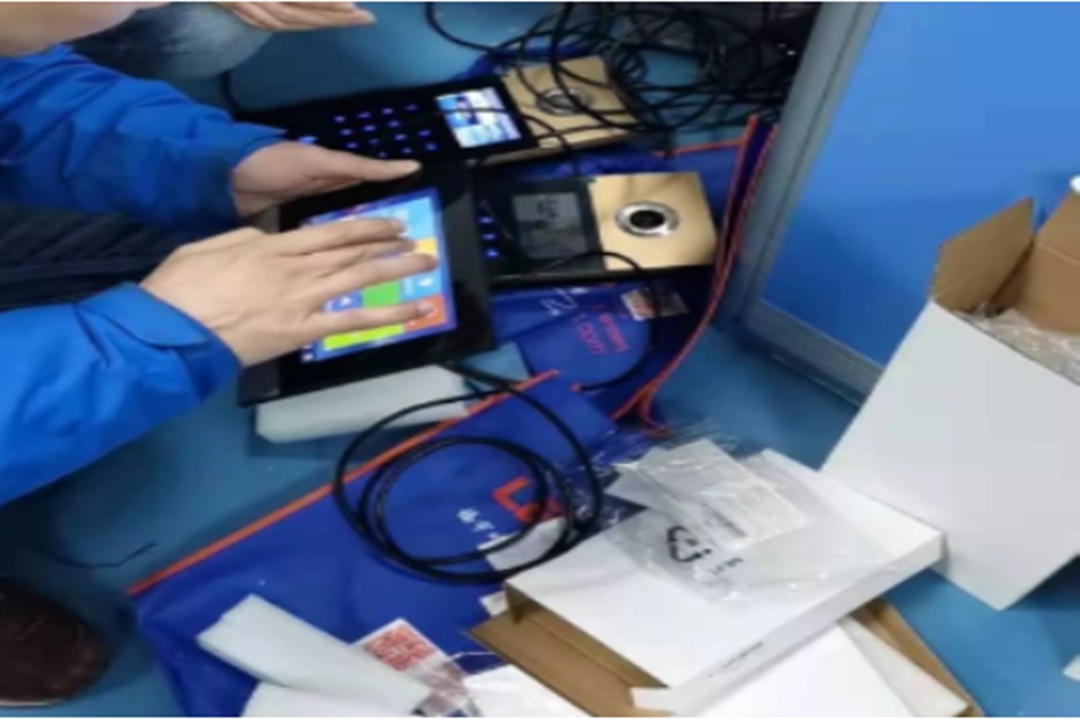  LEELEN akıllı görüntülü interkom ekipmanı bağışladı yardım Halk Hastanesi Zhengzhou 